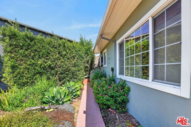 5551 Arch Crest Drive, Los Angeles, CA 90043