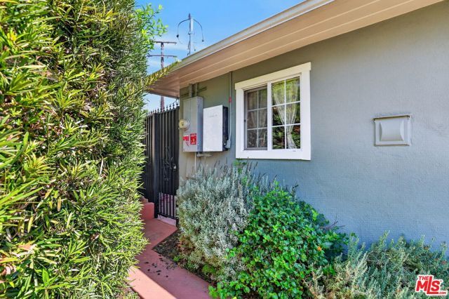 5551 Arch Crest Drive, Los Angeles, CA 90043