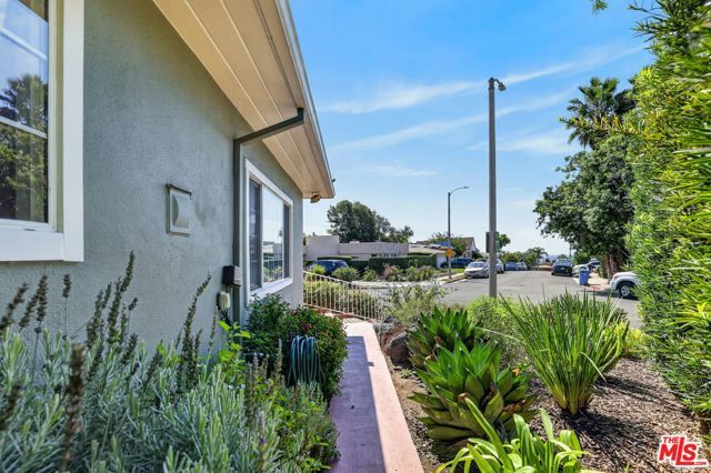 5551 Arch Crest Drive, Los Angeles, CA 90043