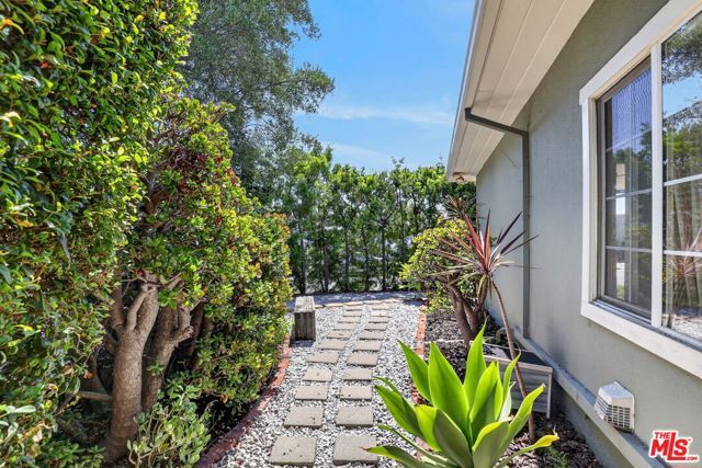 5551 Arch Crest Drive, Los Angeles, CA 90043