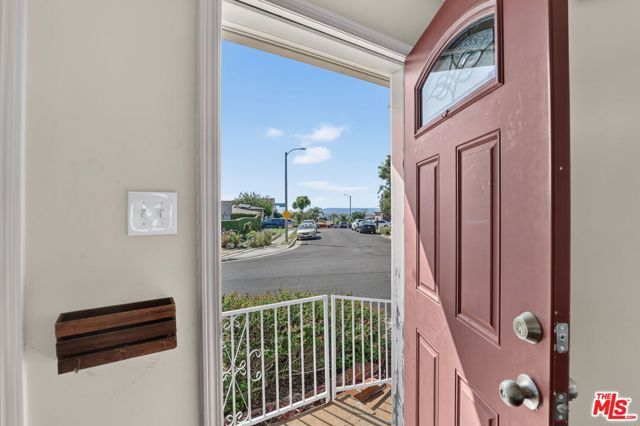 5551 Arch Crest Drive, Los Angeles, CA 90043