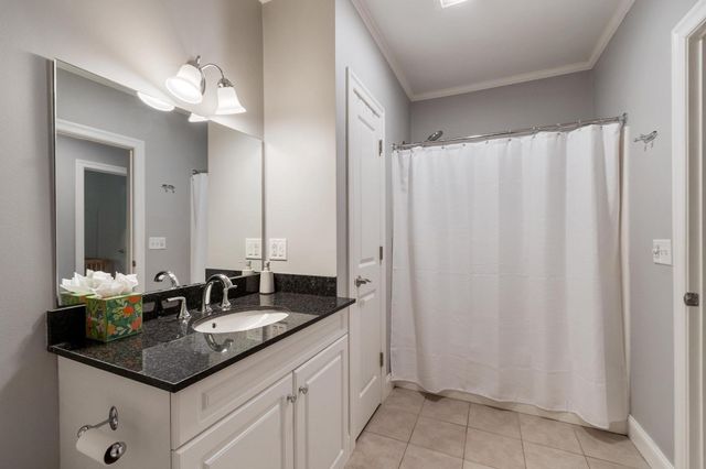 1 Harvest Dr 108, North Andover, MA 01845