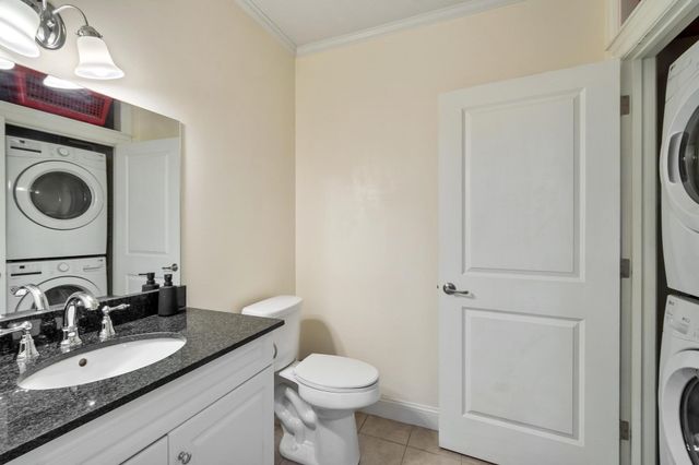1 Harvest Dr 108, North Andover, MA 01845