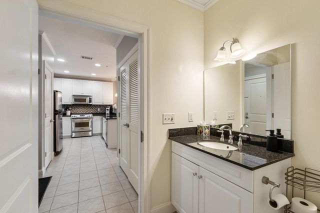 1 Harvest Dr 108, North Andover, MA 01845