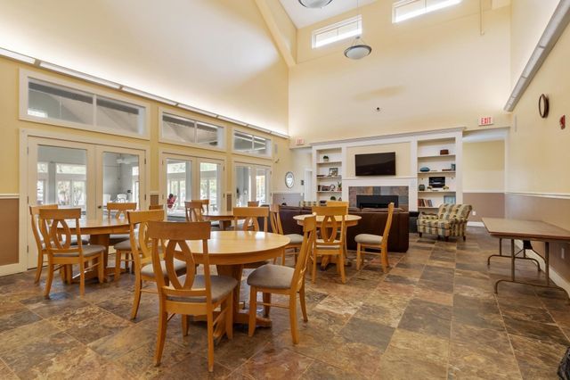 1 Harvest Dr 108, North Andover, MA 01845