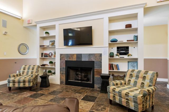 1 Harvest Dr 108, North Andover, MA 01845