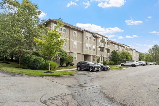 1 Harvest Dr 108, North Andover, MA 01845