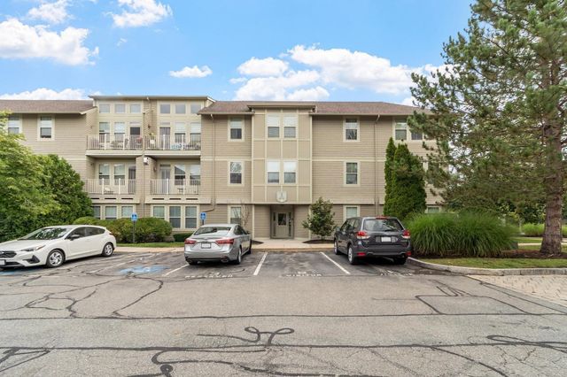 1 Harvest Dr 108, North Andover, MA 01845