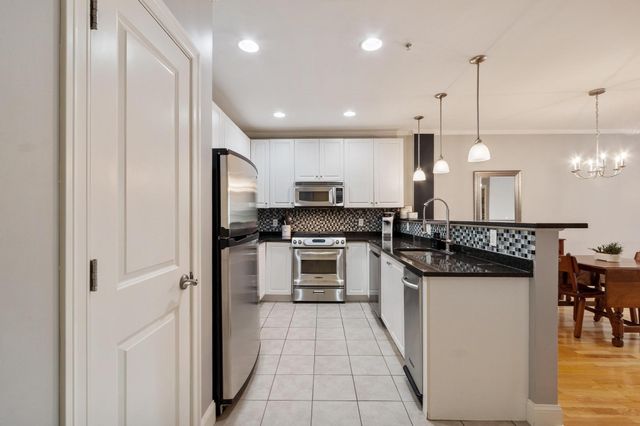 1 Harvest Dr 108, North Andover, MA 01845
