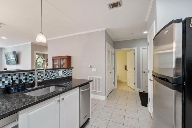 1 Harvest Dr 108, North Andover, MA 01845