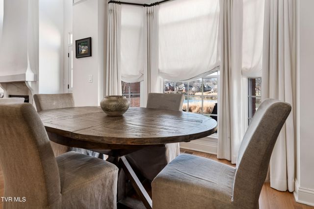 1815 Waters Edge Drive, Johnson City, TN 37604