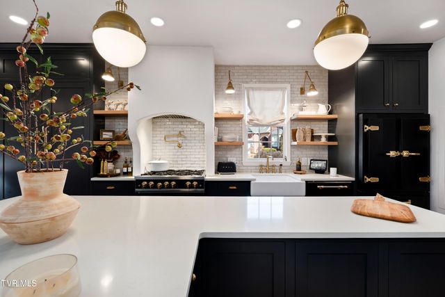 1815 Waters Edge Drive, Johnson City, TN 37604