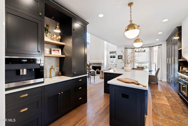 1815 Waters Edge Drive, Johnson City, TN 37604