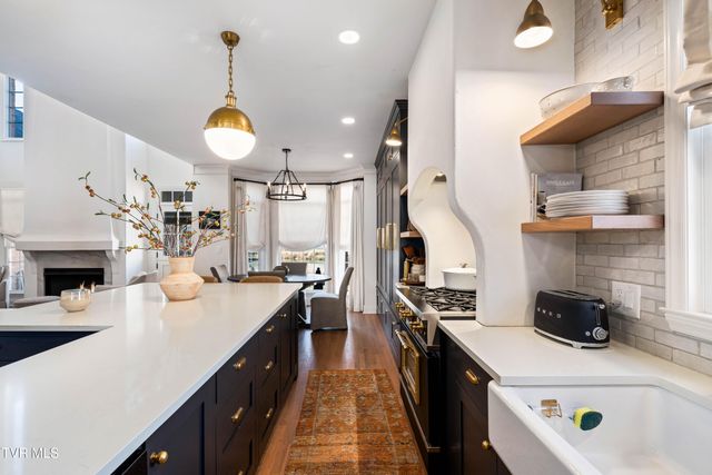 1815 Waters Edge Drive, Johnson City, TN 37604