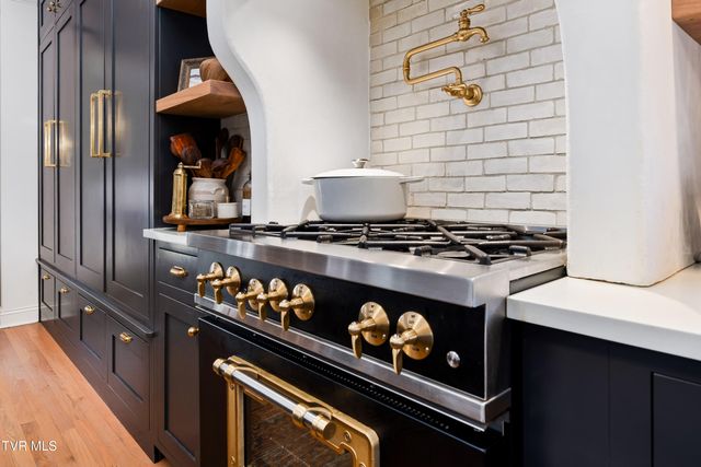 1815 Waters Edge Drive, Johnson City, TN 37604