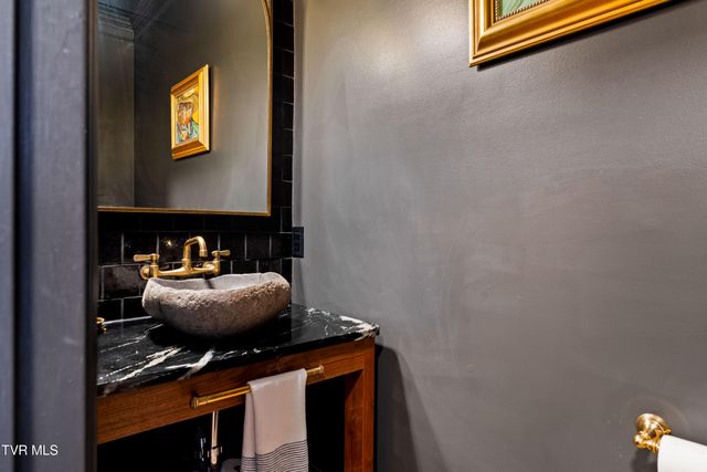 1815 Waters Edge Drive, Johnson City, TN 37604