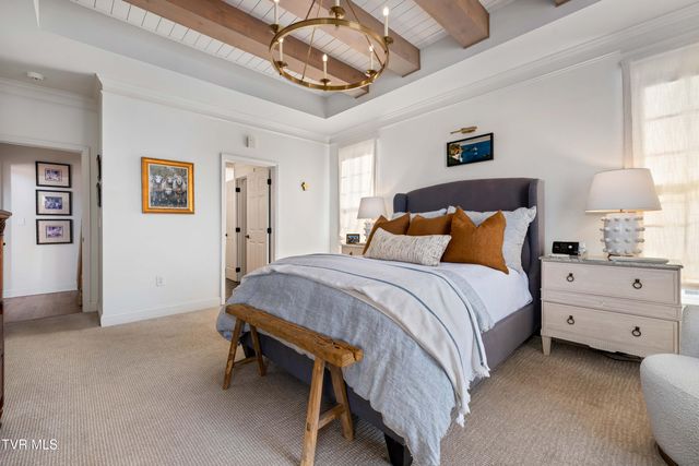 1815 Waters Edge Drive, Johnson City, TN 37604