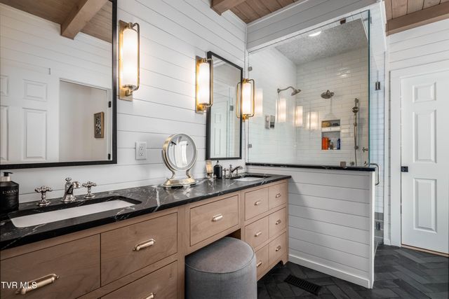 1815 Waters Edge Drive, Johnson City, TN 37604