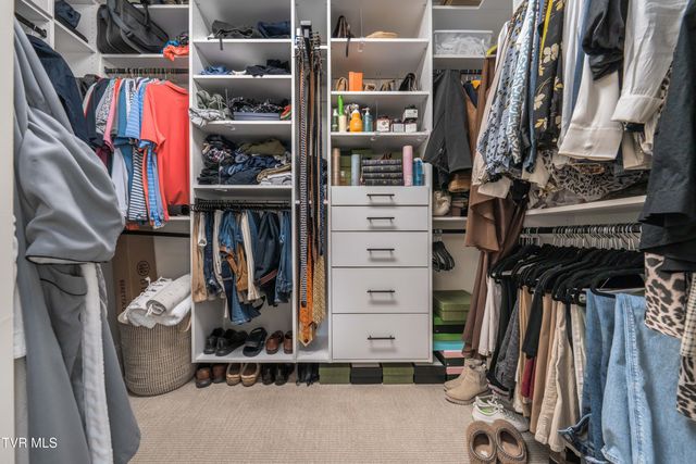 1815 Waters Edge Drive, Johnson City, TN 37604