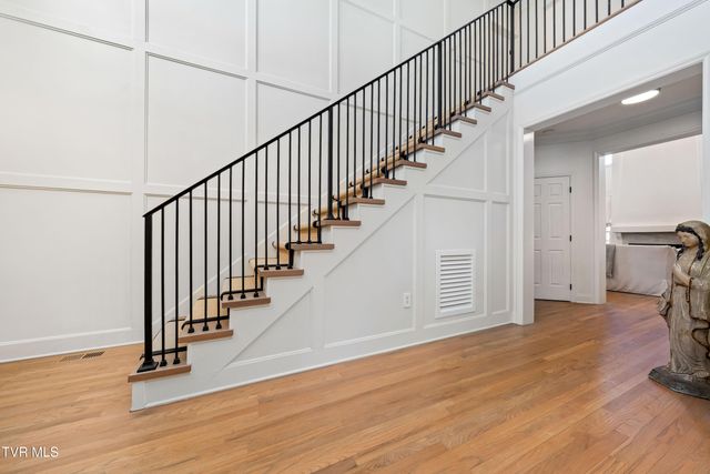 1815 Waters Edge Drive, Johnson City, TN 37604