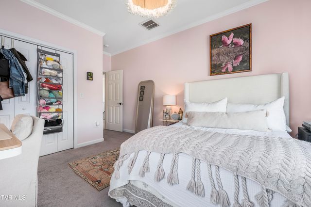 1815 Waters Edge Drive, Johnson City, TN 37604