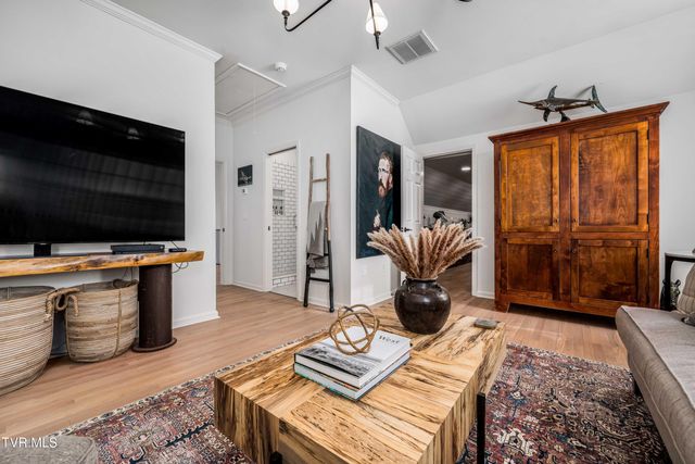 1815 Waters Edge Drive, Johnson City, TN 37604