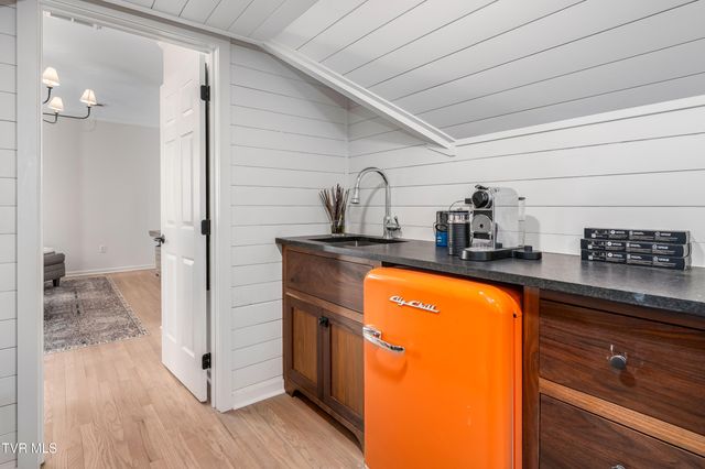 1815 Waters Edge Drive, Johnson City, TN 37604