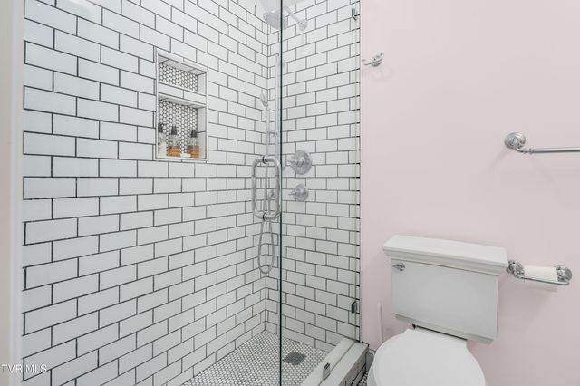 1815 Waters Edge Drive, Johnson City, TN 37604