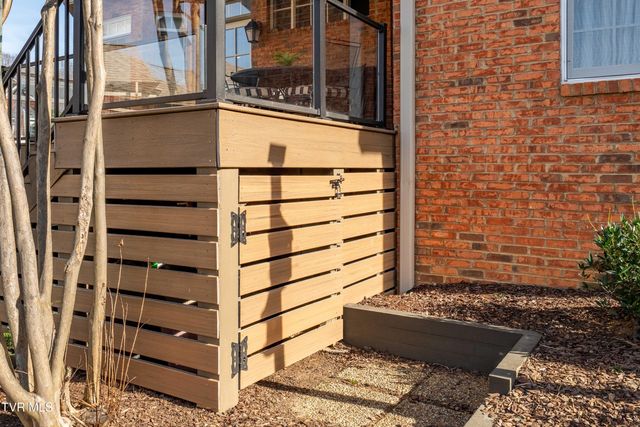 1815 Waters Edge Drive, Johnson City, TN 37604