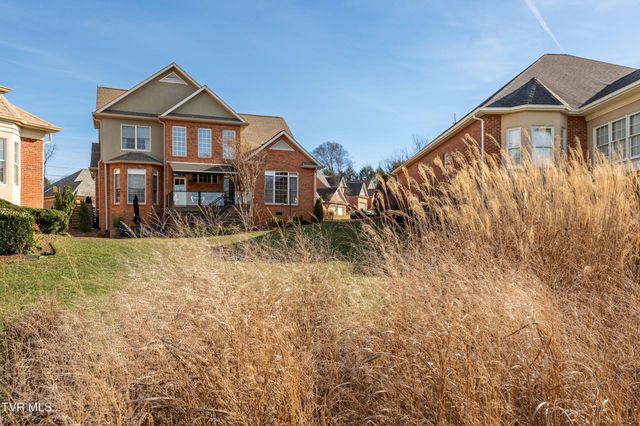 1815 Waters Edge Drive, Johnson City, TN 37604