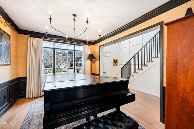 1815 Waters Edge Drive, Johnson City, TN 37604