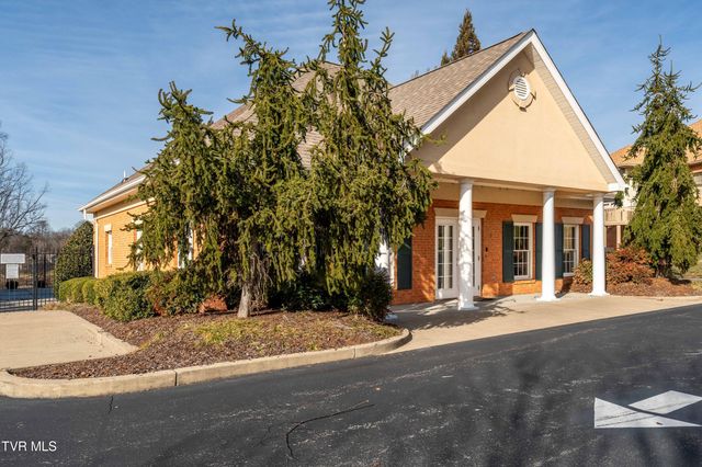 1815 Waters Edge Drive, Johnson City, TN 37604