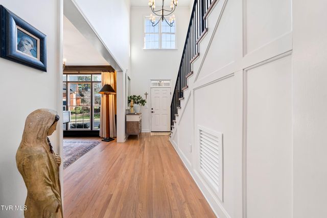 1815 Waters Edge Drive, Johnson City, TN 37604