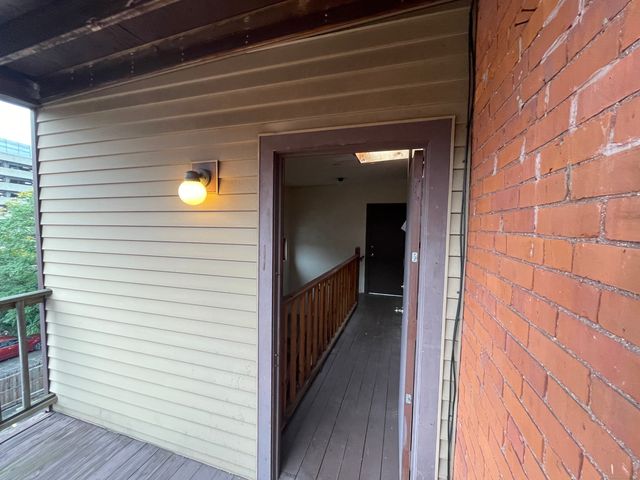 34 Essex Street 2F, Hartford, CT 06114