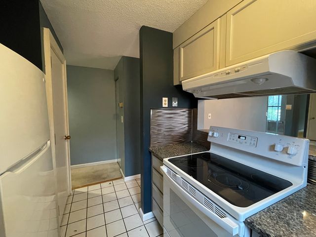 34 Essex Street 2F, Hartford, CT 06114