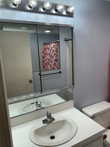 34 Essex Street 2F, Hartford, CT 06114