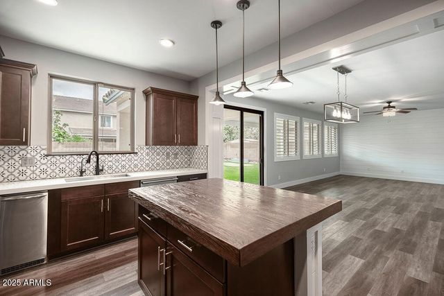 3062 E ROLAND Street, Mesa, AZ 85213