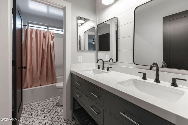 3062 E ROLAND Street, Mesa, AZ 85213