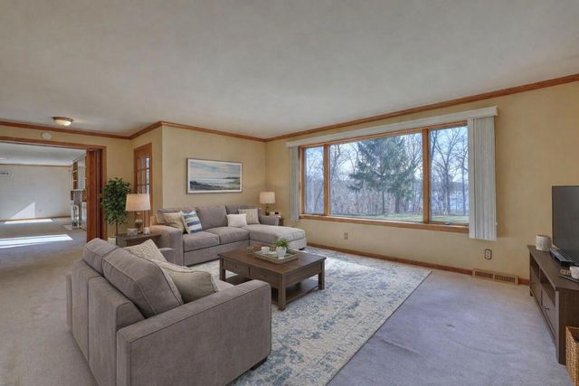 4640 Lake Club CIRCLE, Oconomowoc, WI 53066