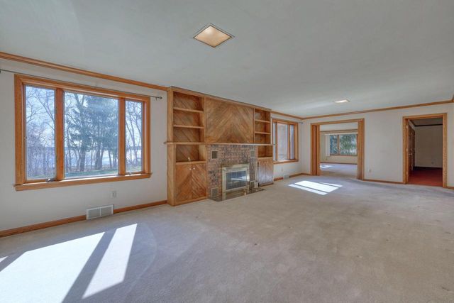 4640 Lake Club CIRCLE, Oconomowoc, WI 53066