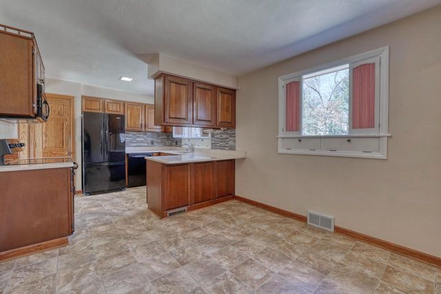 4640 Lake Club CIRCLE, Oconomowoc, WI 53066