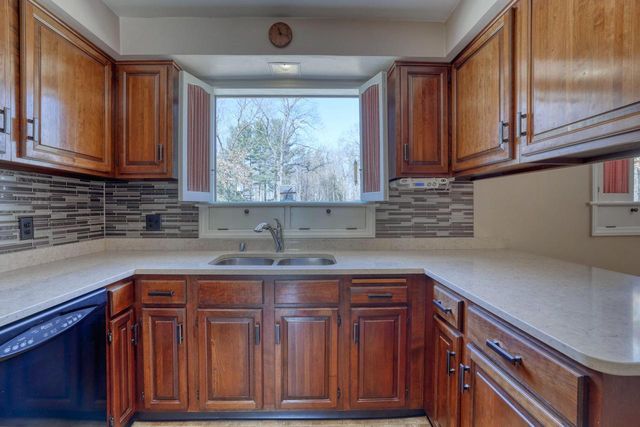 4640 Lake Club CIRCLE, Oconomowoc, WI 53066