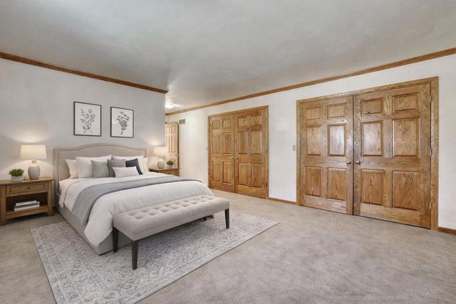 4640 Lake Club CIRCLE, Oconomowoc, WI 53066