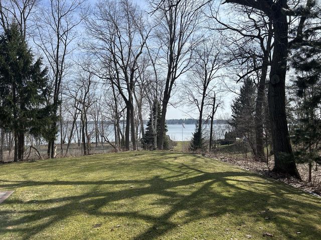 4640 Lake Club CIRCLE, Oconomowoc, WI 53066
