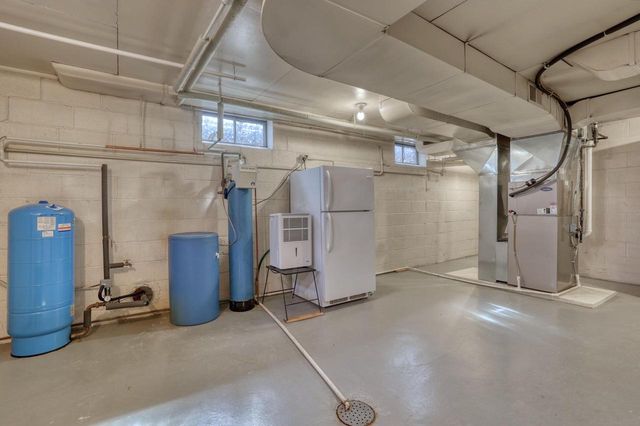 4640 Lake Club CIRCLE, Oconomowoc, WI 53066