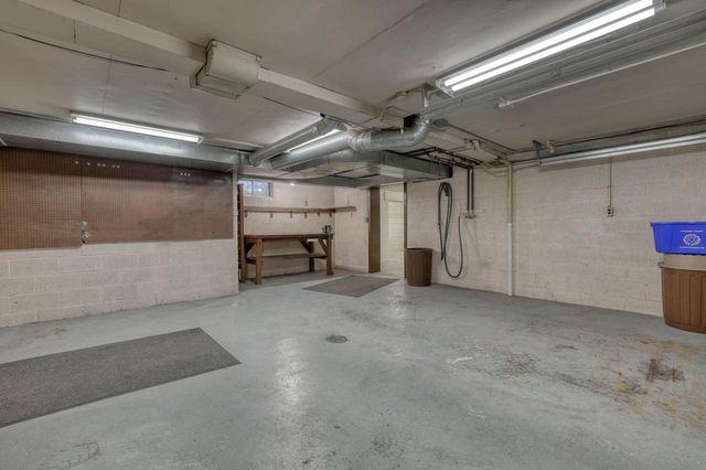 4640 Lake Club CIRCLE, Oconomowoc, WI 53066