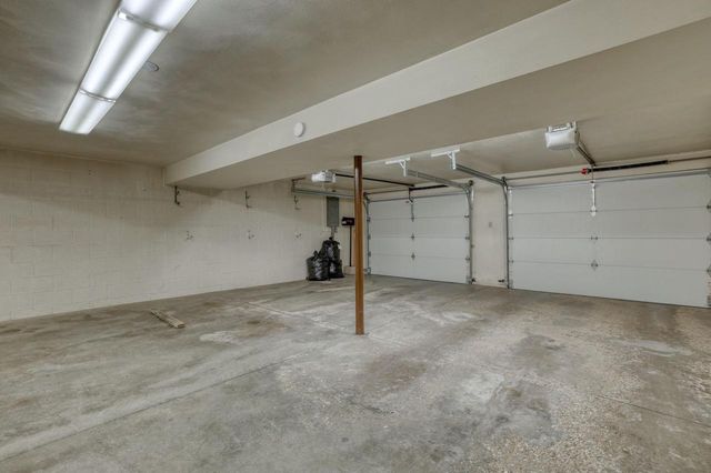 4640 Lake Club CIRCLE, Oconomowoc, WI 53066