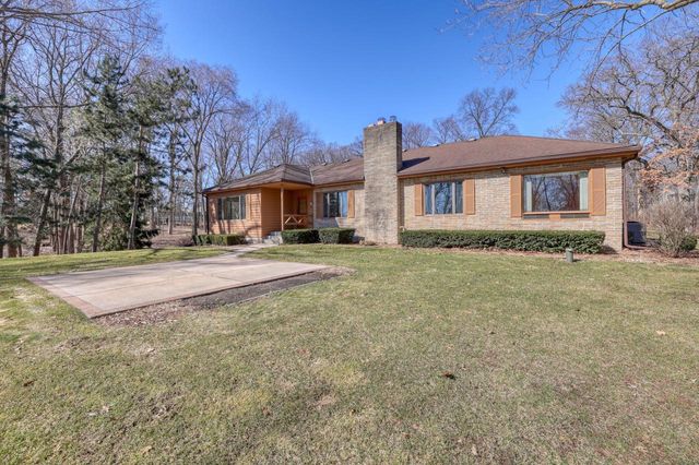 4640 Lake Club CIRCLE, Oconomowoc, WI 53066