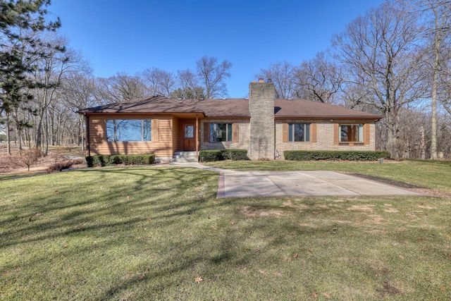 4640 Lake Club CIRCLE, Oconomowoc, WI 53066