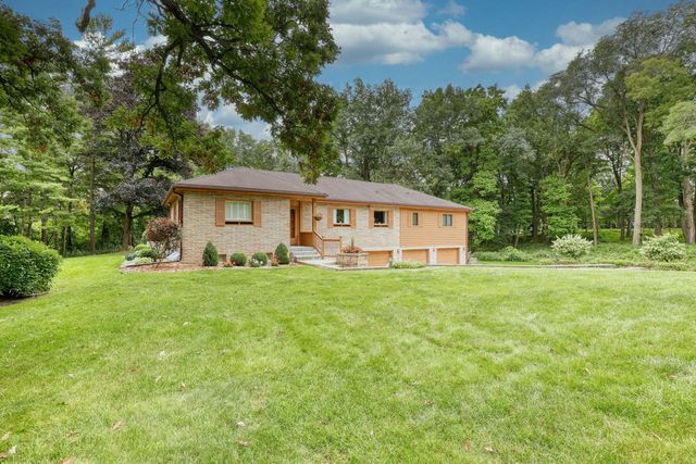 4640 Lake Club CIRCLE, Oconomowoc, WI 53066